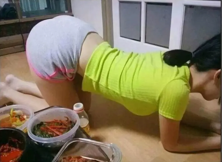 반찬이 부실하다 vs 그냥 먹는다 논란중.png